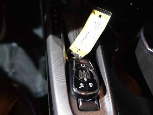 Used 2025 Buick Envista Sport Touring w/ Convenience I Package FWD image 16