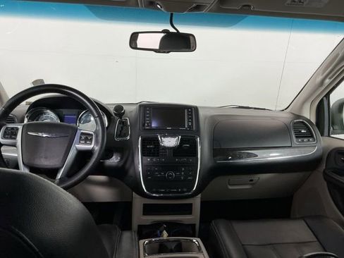 Used 2013 Chrysler Town & Country Touring image 23