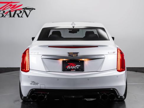 Used 2017 Cadillac CTS V w/ Luxury Package RWD image 4