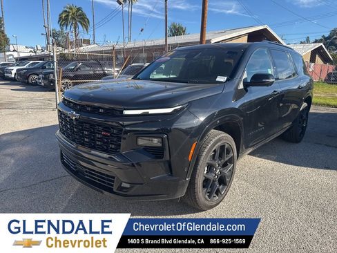 Used 2024 Chevrolet Traverse RS image 2