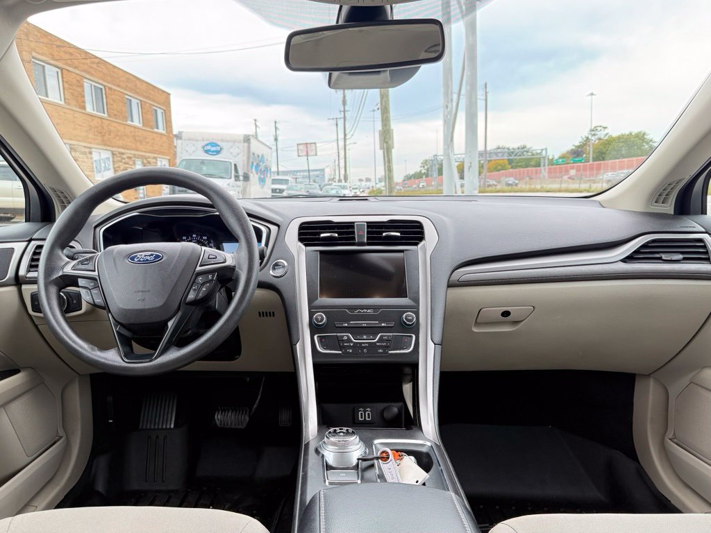 Used 2019 Ford Fusion SE FWD image 22