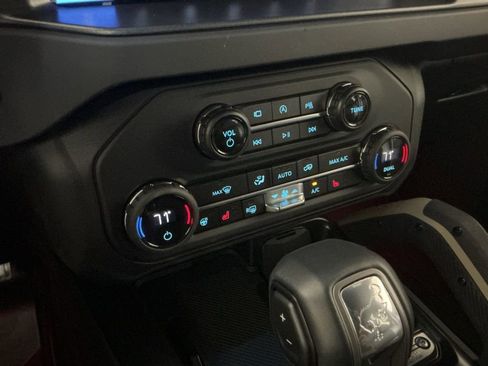 Used 2025 Ford Bronco Badlands image 13