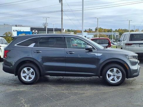 Used 2023 Kia Sorento LX image 8