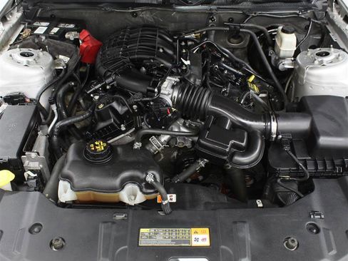 Used 2013 Ford Mustang Coupe image 18