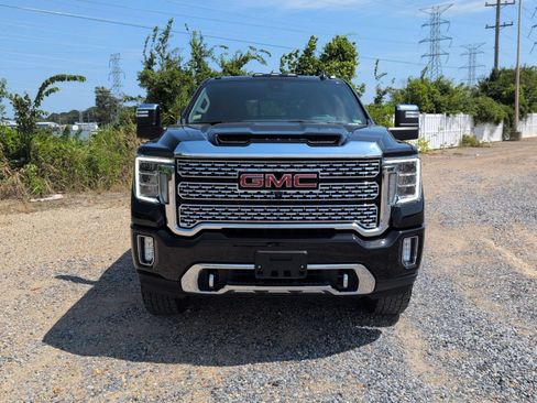 Used 2022 GMC Sierra 2500 Denali w/ Denali Black Diamond Edition AWD/4WD image 9