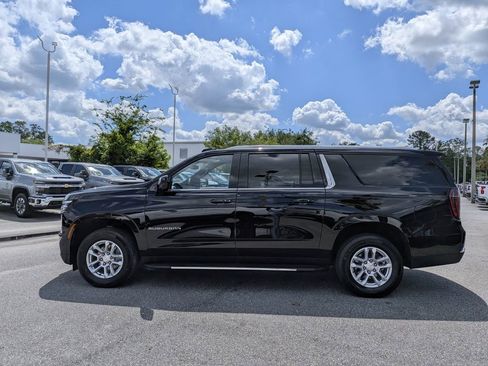 Certified 2025 Chevrolet Suburban LT RWD image 6
