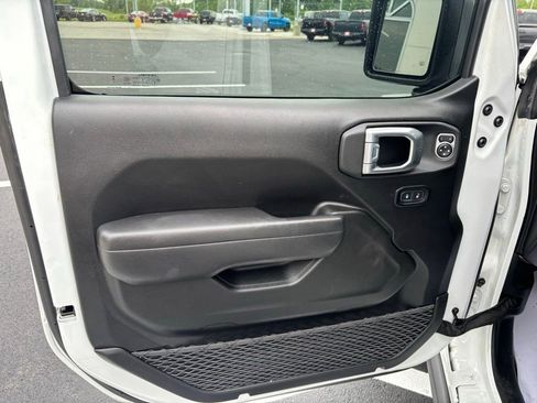 Used 2024 Jeep Wrangler Unlimited AWD/4WD image 12