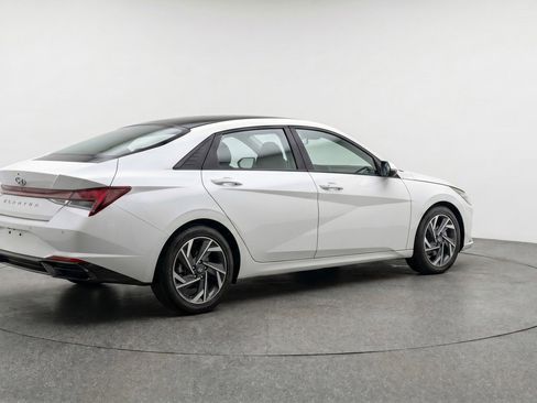 Used 2025 Hyundai Elantra SEL FWD image 9