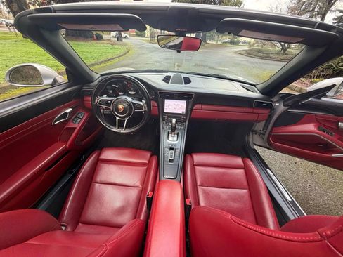 Used 2017 Porsche 911 Carrera image 9