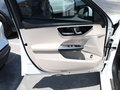 Used 2022 Mercedes-Benz C 300 Sedan image 11