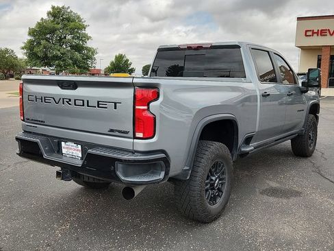 Used 2025 Chevrolet Silverado 2500 ZR2 w/ Technology Package AWD/4WD image 4