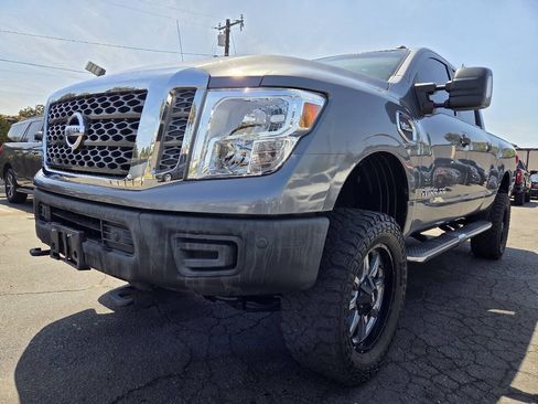Used 2018 Nissan Titan SV w/ SV Convenience Package AWD/4WD image 3