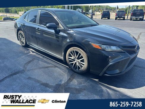 Used 2021 Toyota Camry SE w/ Cold Weather Package FWD image 8