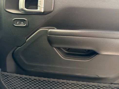 Used 2021 Jeep Wrangler Unlimited Sport image 23