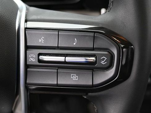 Used 2024 Chevrolet Colorado ZR2 w/ Technology Package AWD/4WD image 18