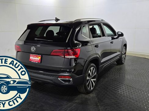 Used 2024 Volkswagen Taos SE image 7