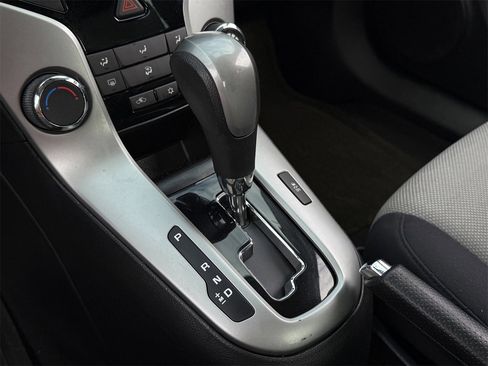 Used 2014 Chevrolet Cruze LS image 19