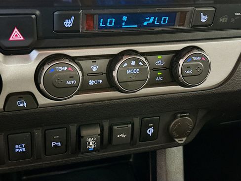 Used 2020 Toyota Tacoma Limited AWD/4WD image 24