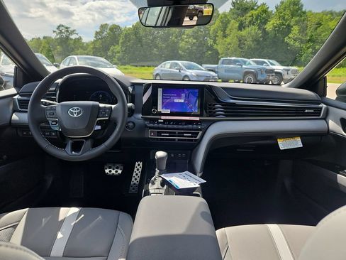 New 2026 Toyota Camry Hybrid AWD/4WD image 4