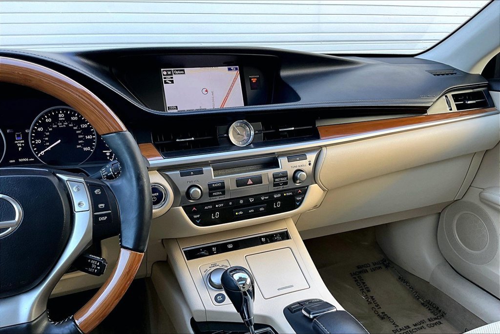 Used 2015 Lexus ES 300h w/ Navigation System Package FWD image 9