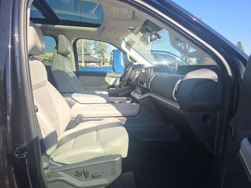 Used 2025 Ford Expedition Active image 11