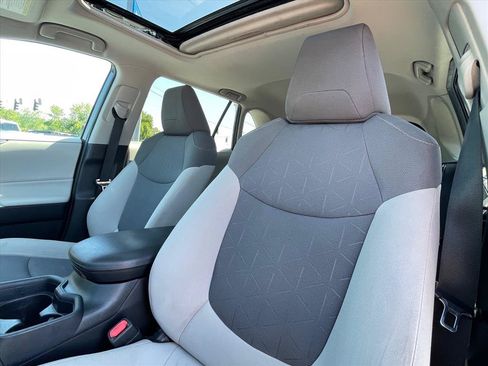 Used 2020 Toyota RAV4 XLE w/ Convenience Package AWD/4WD image 22