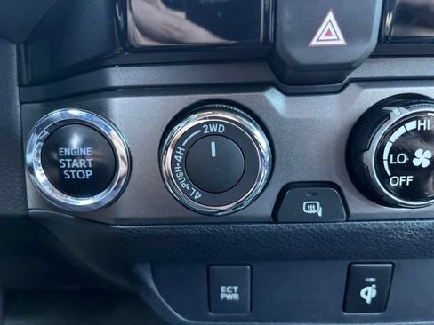 Used 2016 Toyota Tacoma TRD Off-Road w/ Towing Package AWD/4WD image 15