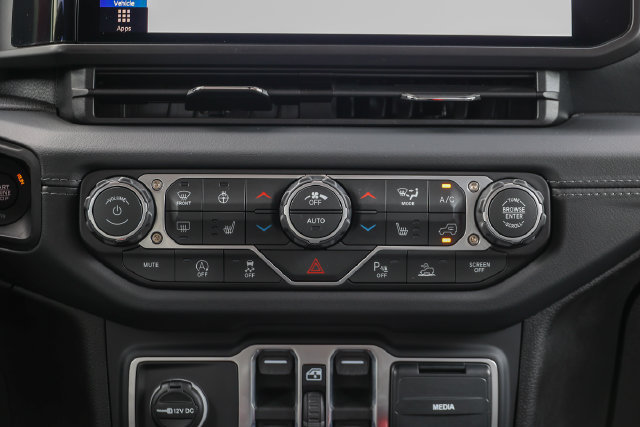 Used 2026 Jeep Wrangler Unlimited Sahara AWD/4WD image 12