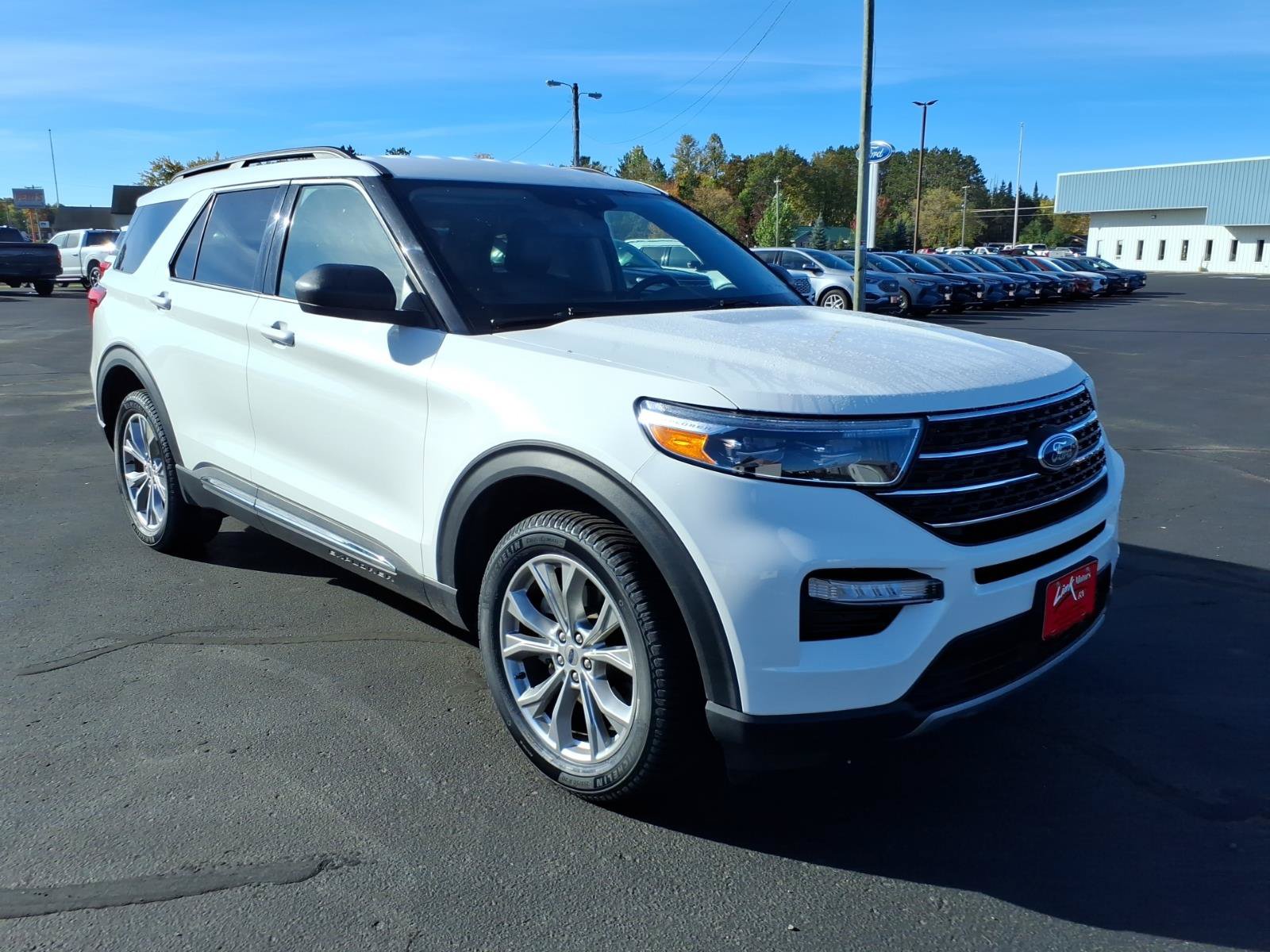 Used 2023 Ford Explorer XLT w/ Equipment Group 202A AWD/4WD image 8