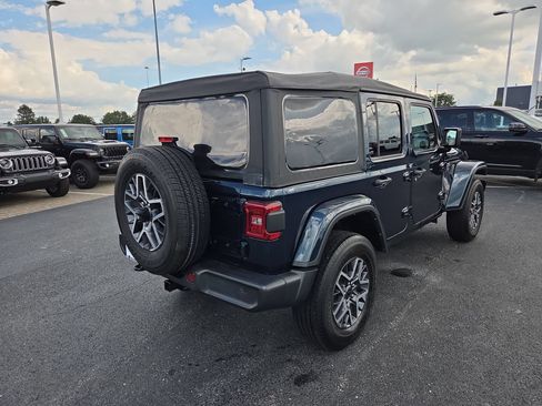 Used 2025 Jeep Wrangler Unlimited Sahara AWD/4WD image 7