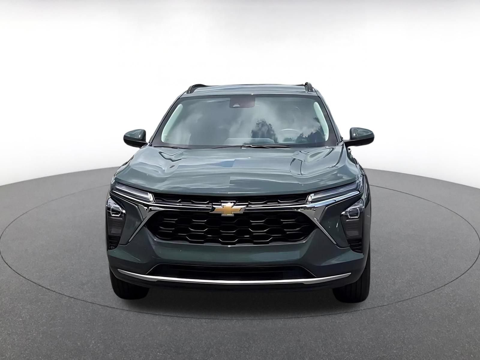 Used 2025 Chevrolet Trax LT w/ LT Convenience Package FWD image 4