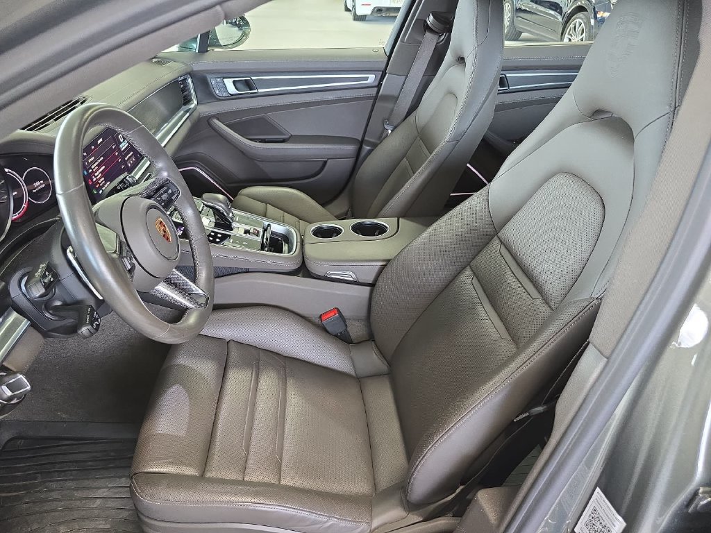 Certified 2023 Porsche Panamera image 5
