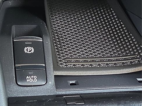 Used 2023 Nissan Kicks SR FWD image 18