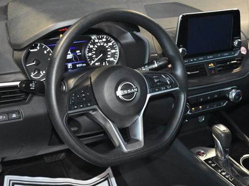 Certified 2024 Nissan Altima 2.5 SV image 2