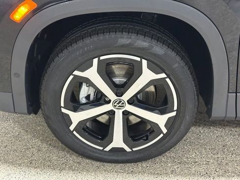 New 2026 Volkswagen Tiguan SE image 10