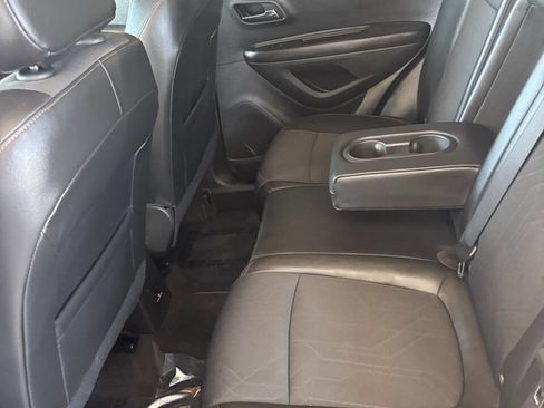 Used 2022 Chevrolet Trax LT w/ LT Convenience Package image 20