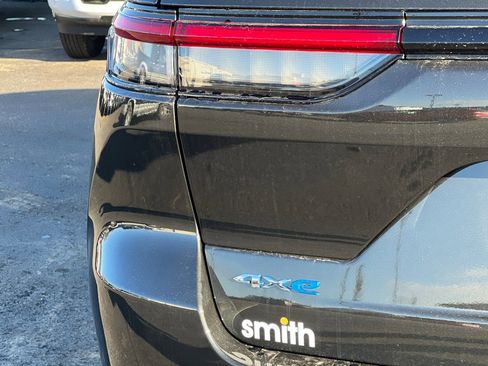 New 2024 Jeep Grand Cherokee Overland w/ Luxury Tech Group IV image 7