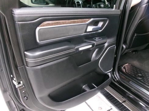 Used 2019 RAM 1500 Laramie AWD/4WD image 31
