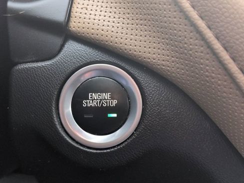 Used 2023 Chevrolet Equinox Premier image 18