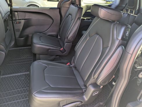 New 2026 Chrysler Pacifica Select AWD/4WD image 22