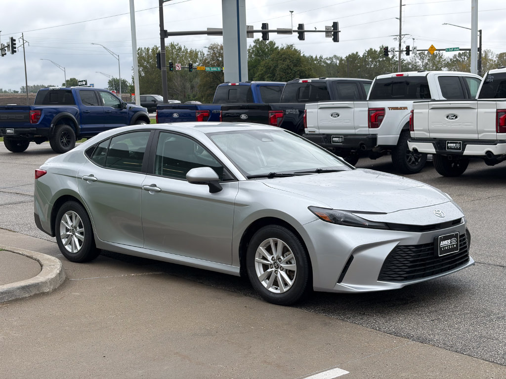 Used 2025 Toyota Camry LE FWD image 7