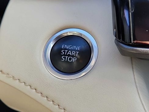 Used 2024 Toyota Highlander Limited image 23