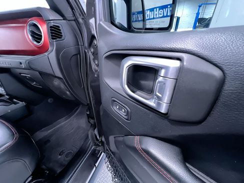 Used 2018 Jeep Wrangler Unlimited Rubicon AWD/4WD image 37