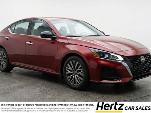 Used 2025 Nissan Altima 2.5 SV image 1