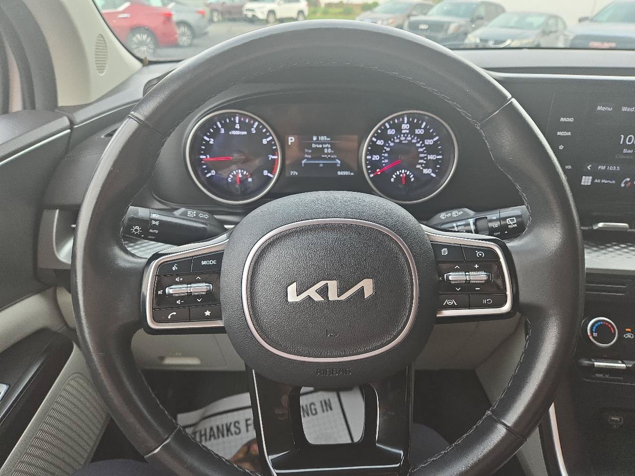 Used 2022 Kia Carnival LX FWD image 17