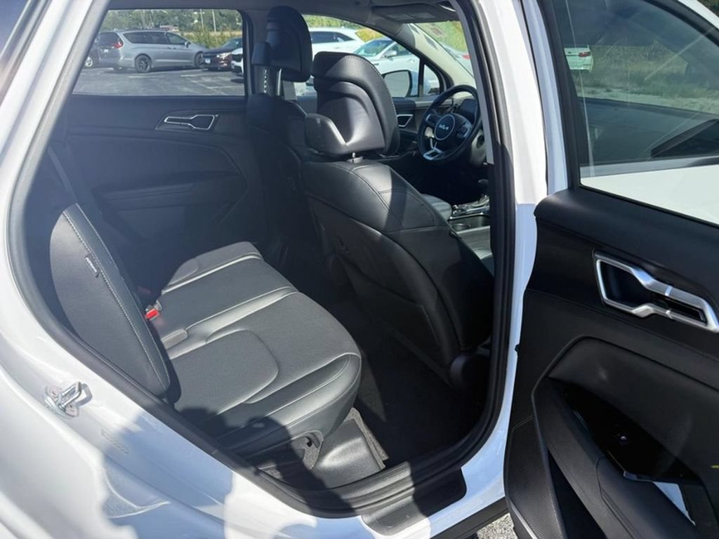 Used 2024 Kia Sportage EX FWD image 11