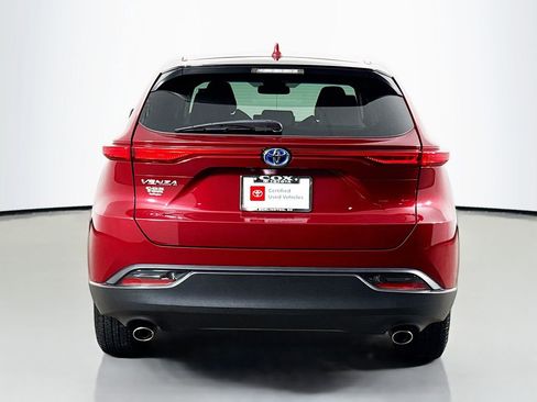 Used 2024 Toyota Venza LE AWD/4WD image 6