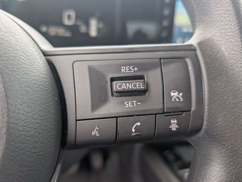 Used 2025 Nissan Kicks SV AWD/4WD image 17
