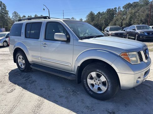 Used 2007 Nissan Pathfinder SE RWD image 1