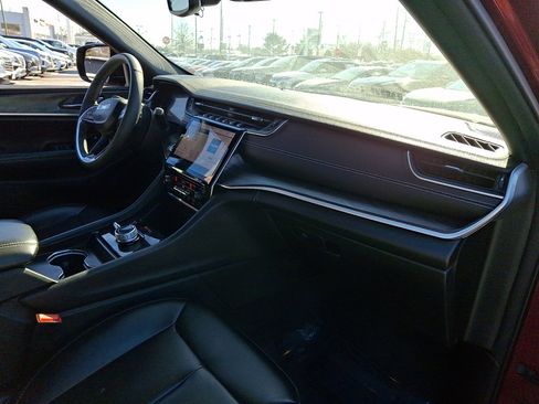 Certified 2024 Jeep Grand Cherokee Limited image 11